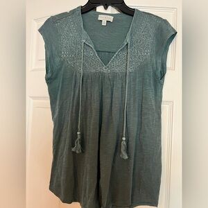 Lucky Brand boho peasant Green Top with Tassel Detail - cap sleeves